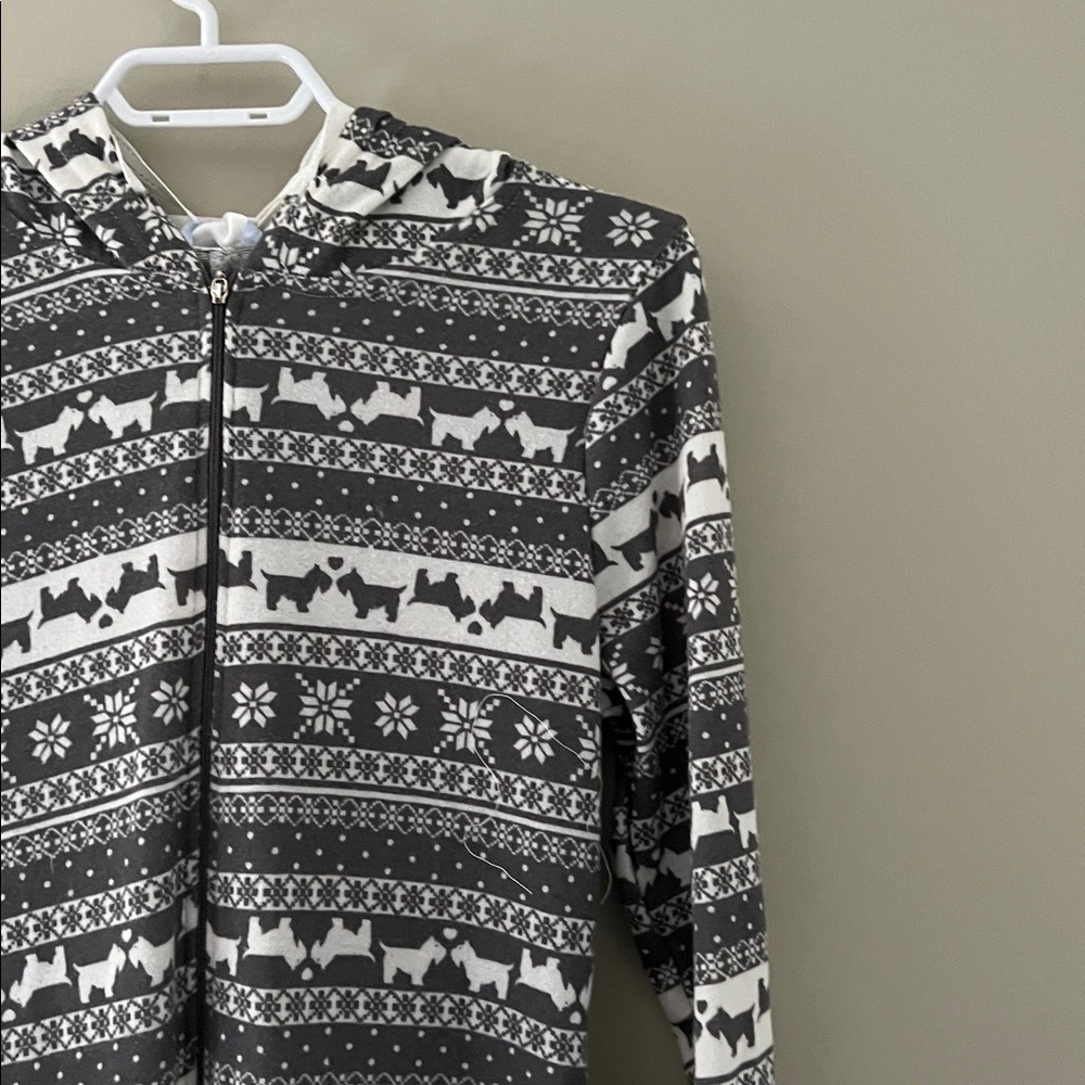 Emily & Jane Fair Isle Dog Print Hooded One Piece Pajamas NWT Medium - Picture 3 of 7